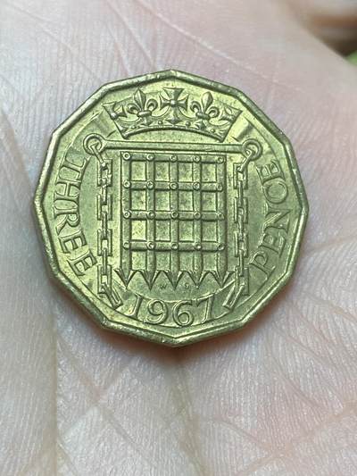 2025年第一百三十六场(总第一百六十二场）外国好品纸夹散币场(免佣金) - 英国🇬🇧1967年3便士(伊丽莎白二世青年桂冠第二版，普制币关门年)