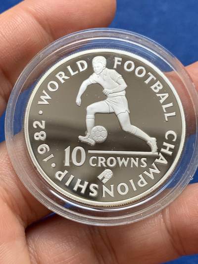 《竞宝斋》第447场 周日，周一，2场连拍 （全场包邮） - 特克斯和凯科斯群岛1982年世界杯足球赛10克朗银币 925银 23.28克