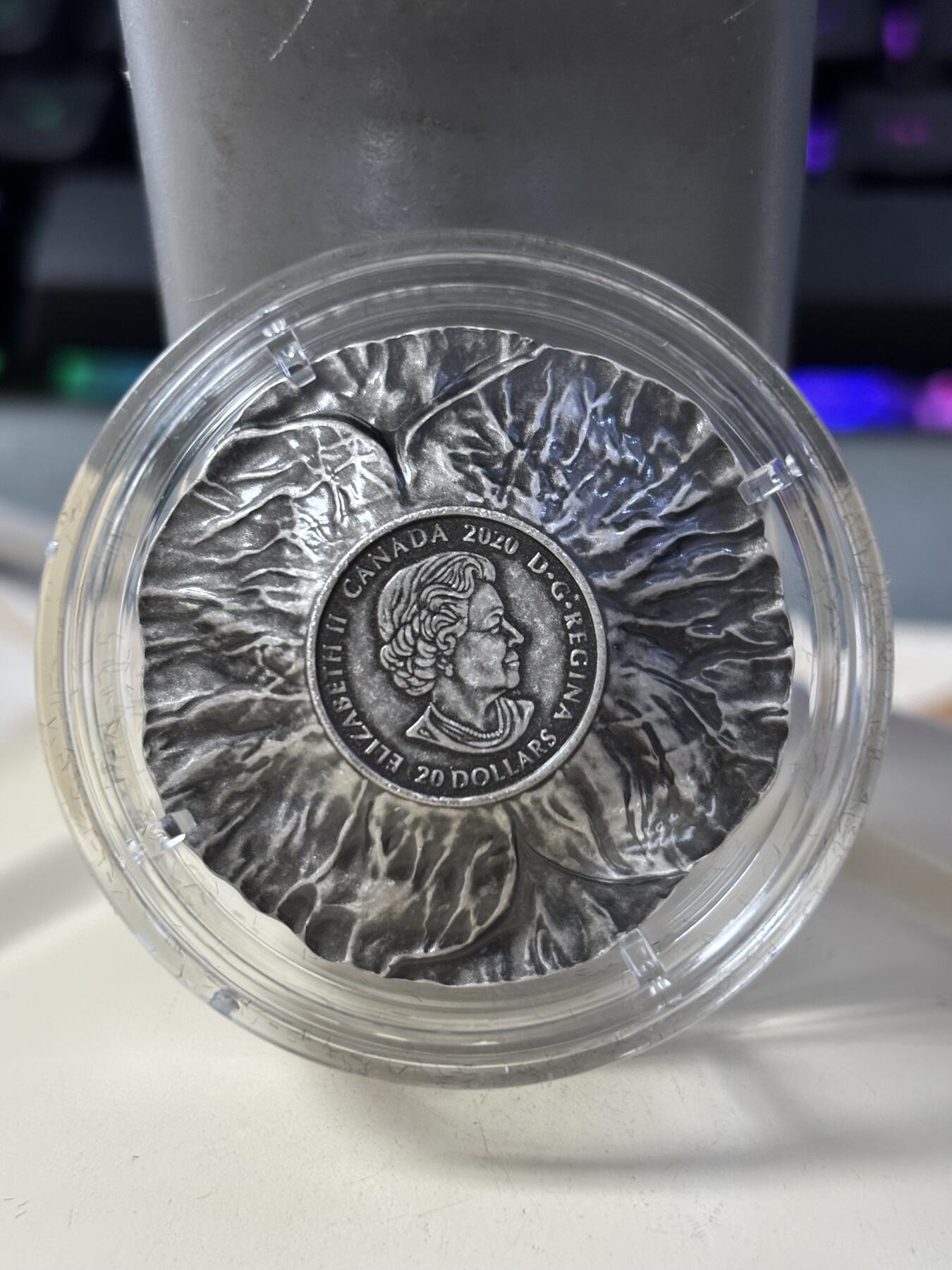 第186期拍卖 加拿大2020年一战国殇日罂粟花形仿古纪念银币，9999银，28.5克，发行7000枚