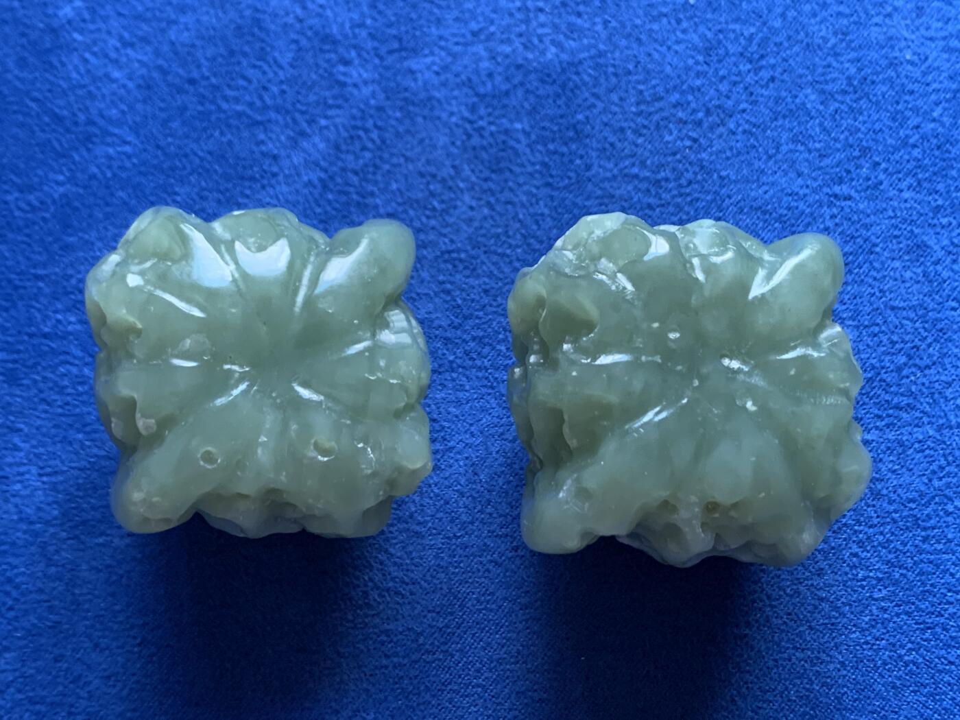 《竞宝斋》第447场 周日，周一，2场连拍 （全场包邮） 玉质核桃一对，适合把玩，总重约193克，大尺寸，直径约38mm。