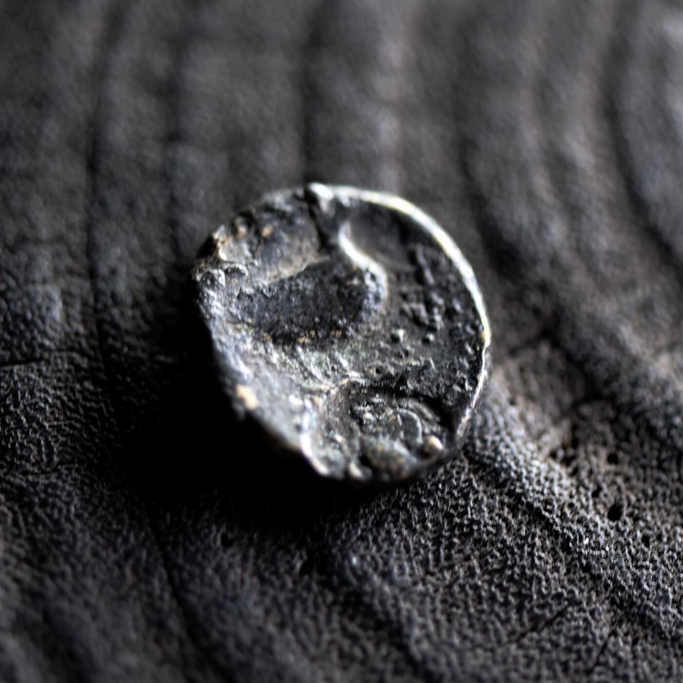 【良泉】【元旦直播场】1月1日晚19.30点开拍！208组西方古代钱币、日本朝鲜花钱 【藏家出品A】古希腊 罕见打戳铜币，一面为仙女，一面为一只鹅，鹅面打戳，公元前3-2世纪，2.25克