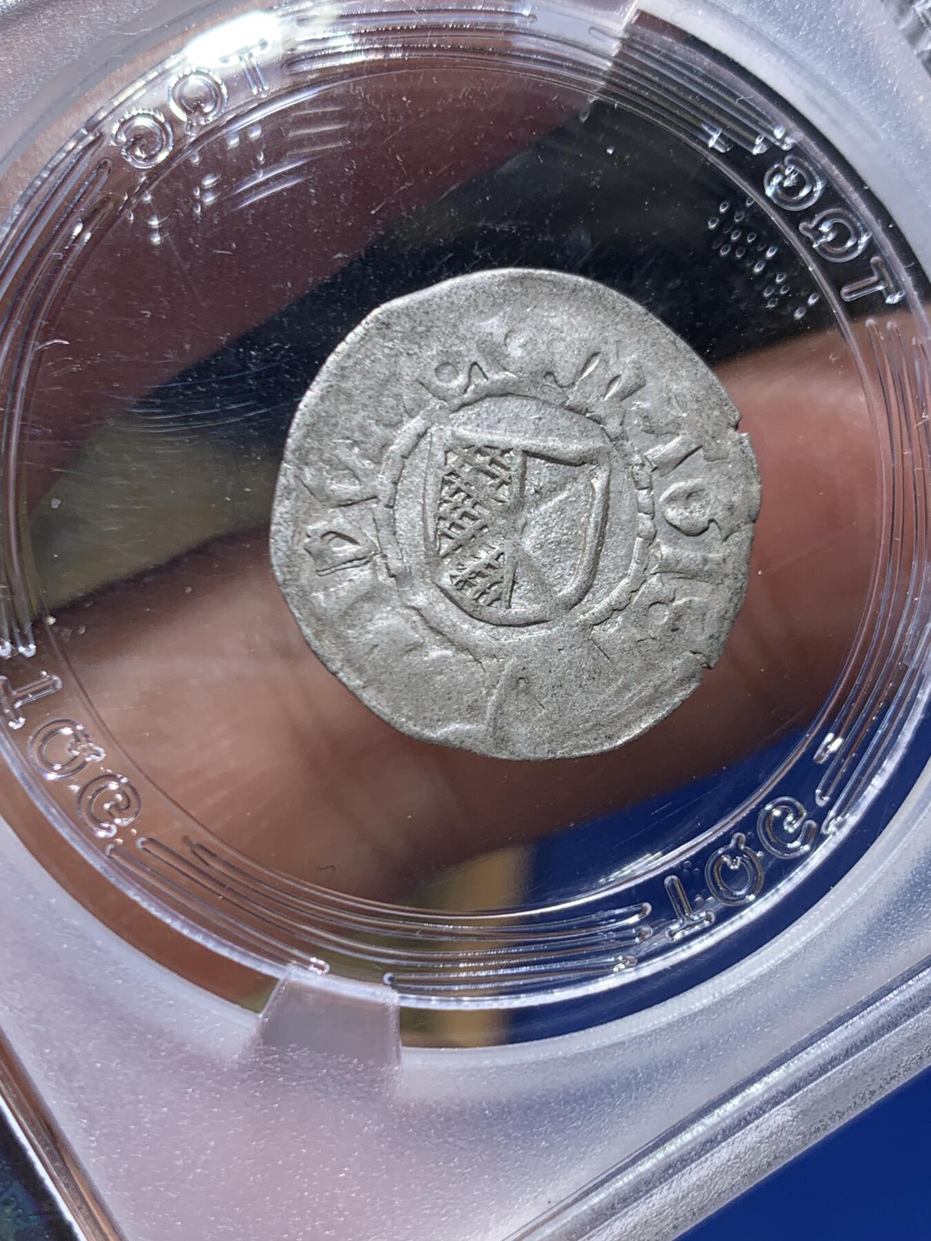 《竞宝斋》第447场 周日，周一，2场连拍 （全场包邮） TQG XF 利沃尼亚骑士团（宝剑骑士团） 1494-1525 1先令 银币 骑士团银币 沃尔特大团长在位时期发行 打制不错 细节较好 少见品种