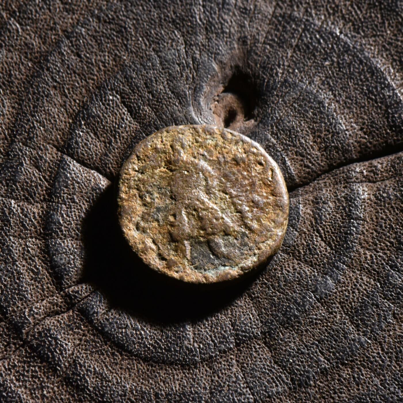 【良泉】【元旦直播场】1月1日晚19.30点开拍！208组西方古代钱币、日本朝鲜花钱 【少见小面值】公元100-128年【贵霜帝国】第三任国王，威玛·卡迪菲兹（阎膏珍）一德拉克马铜币，3.35克