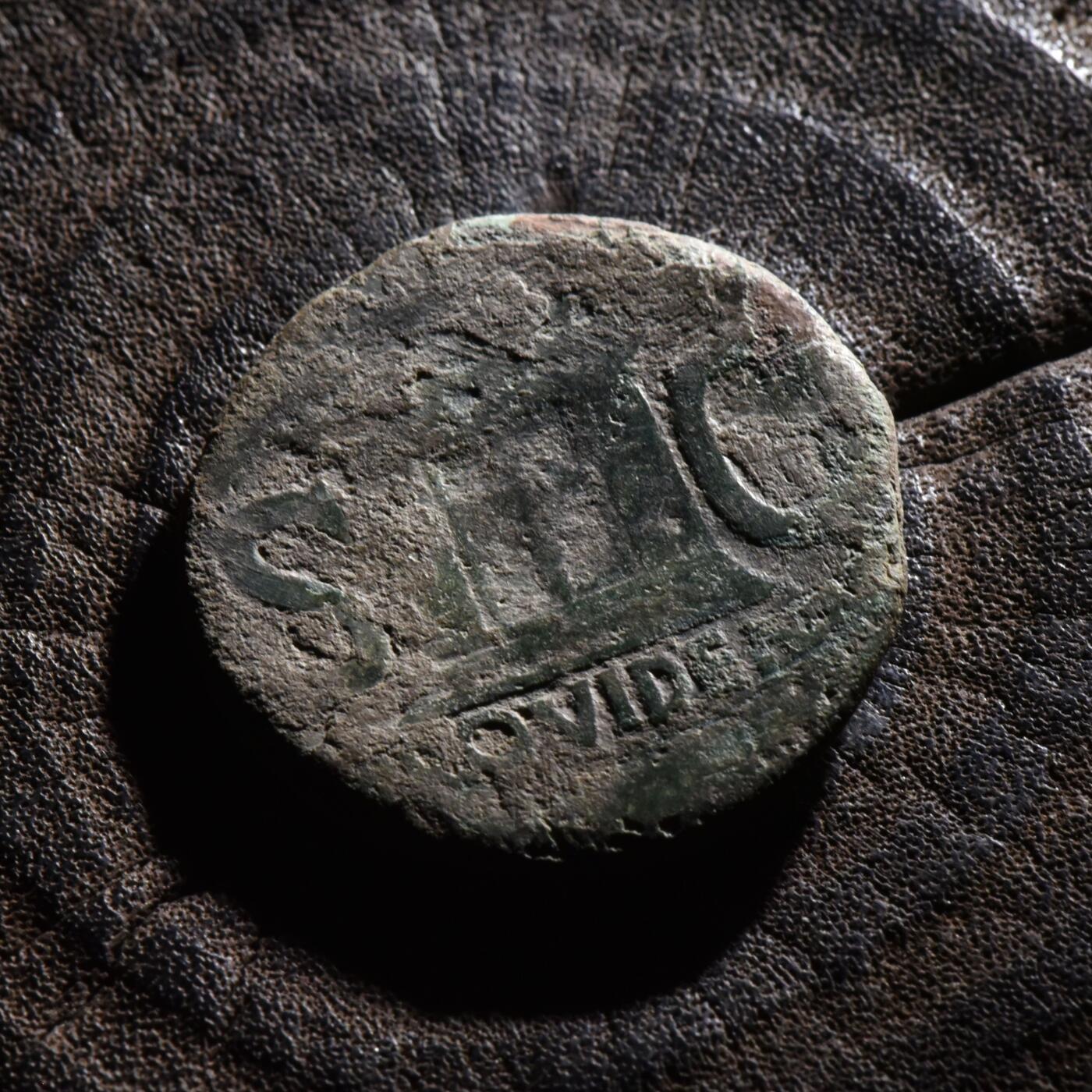 【良泉】【元旦直播场】1月1日晚19.30点开拍！208组西方古代钱币、日本朝鲜花钱 【罕见】公元31-37年【古罗马】奥古斯都头像，都庞第大铜币（提比略晚期追思发行）背祭坛大门，9.52克