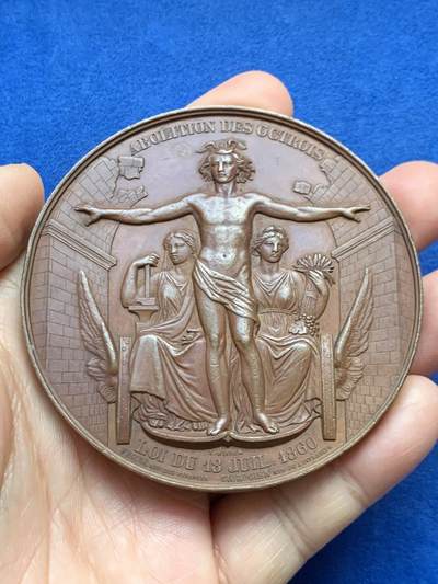 《竞宝斋》第447场 周日，周一，2场连拍 （全场包邮） - 比利时1860年废除地方税纪念大铜章，这是一项重要的法律，旨在取消地方性的商品流通税，促进国内贸易自由化。正面利奥波德一世头像，184克，74.5mm。超大规格，手感厚实，自然原味，巧克力包浆，细节见图。