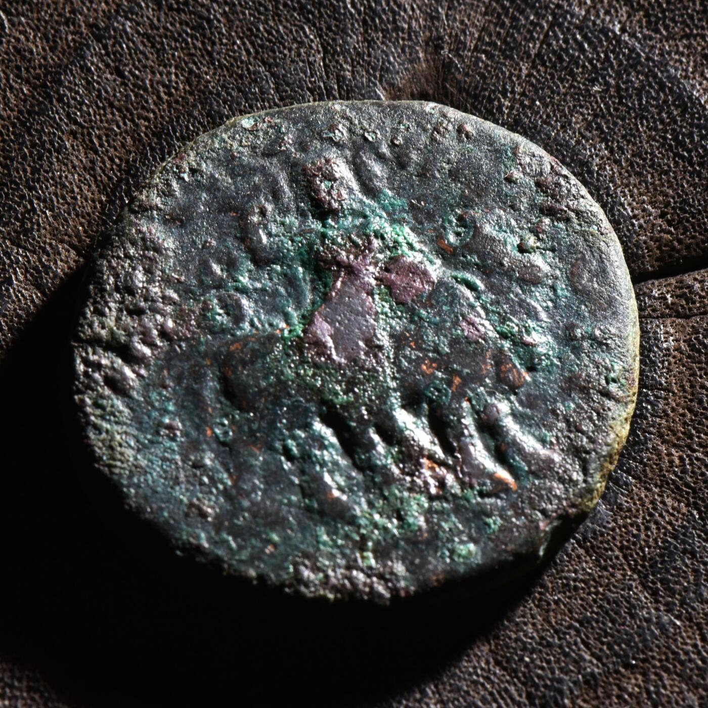 【良泉】【元旦直播场】1月1日晚19.30点开拍！208组西方古代钱币、日本朝鲜花钱 【藏家出品C】公元100-128年，贵霜帝国。威玛·卡迪菲兹，就是中文文献中的阎膏珍，打制四德拉克马大铜币，16.48克