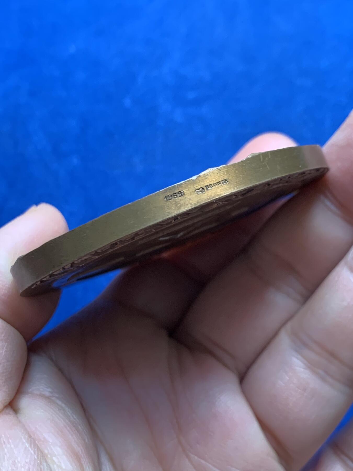 《竞宝斋》第447场 周日，周一，2场连拍 （全场包邮） 法国国家农业科学协会50周年纪念铜章 144.4克 62.5mm 1969 丰饶角铜标