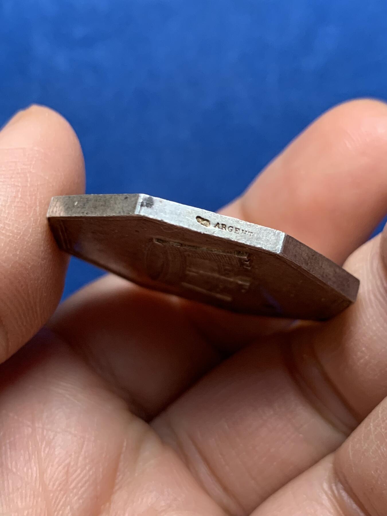 《竞宝斋》第447场 周日，周一，2场连拍 （全场包邮） 法国1838年城市人寿保险公司八角银章，城堡王冠图，丰饶角AR边铭，35mm，22.35克