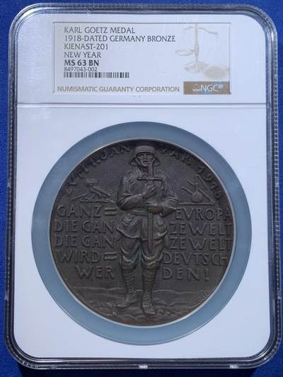 《竞宝斋》第447场 周日，周一，2场连拍 （全场包邮） - NGC MS63 德国1918年庆祝元旦新年纪念大铜章 卡尔哥茨名家作品 此时距一战开战已第三个年头，背面书：整个欧洲，整个世界，整个世界都将成为德国！第二年德国战败投降在法国凡尔赛的一节火车车厢内签订著名的《凡尔赛合约》。加大加厚盒