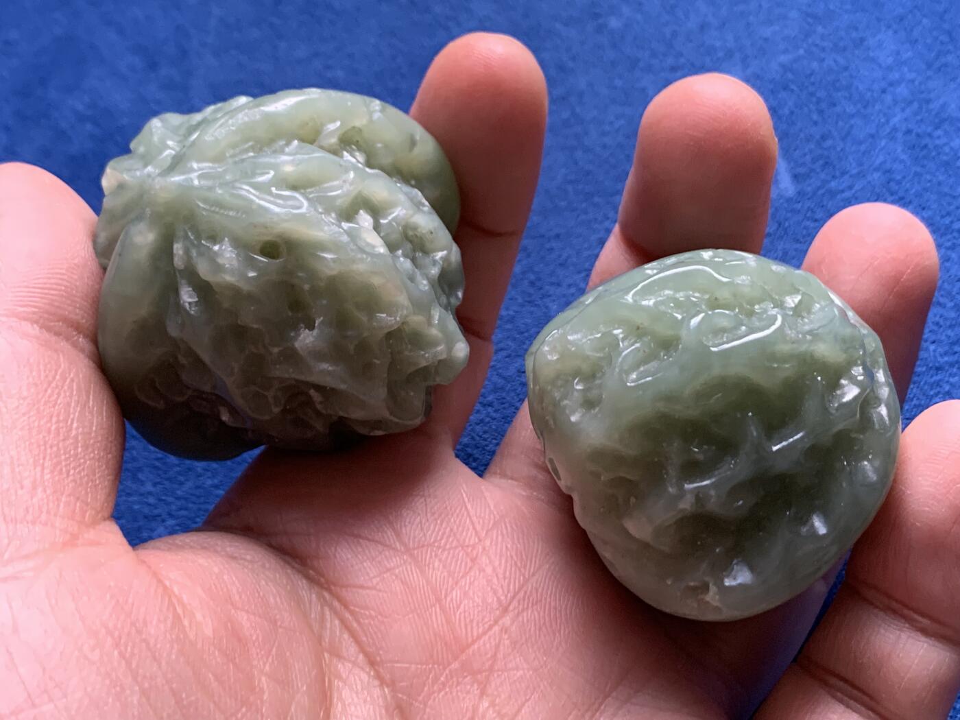 《竞宝斋》第447场 周日，周一，2场连拍 （全场包邮） 玉质核桃一对，适合把玩，总重约193克，大尺寸，直径约38mm。