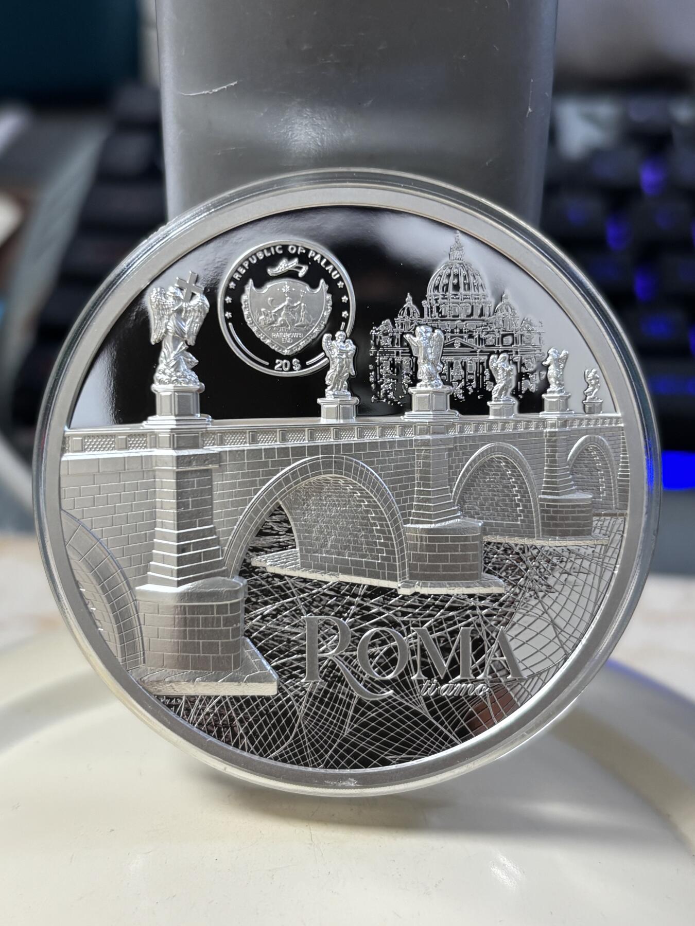 第186期拍卖 帕劳2022年蒂凡尼系列罗马街景3盎司镶嵌玻璃纪念银币，3盎司，999银，发行999枚，
