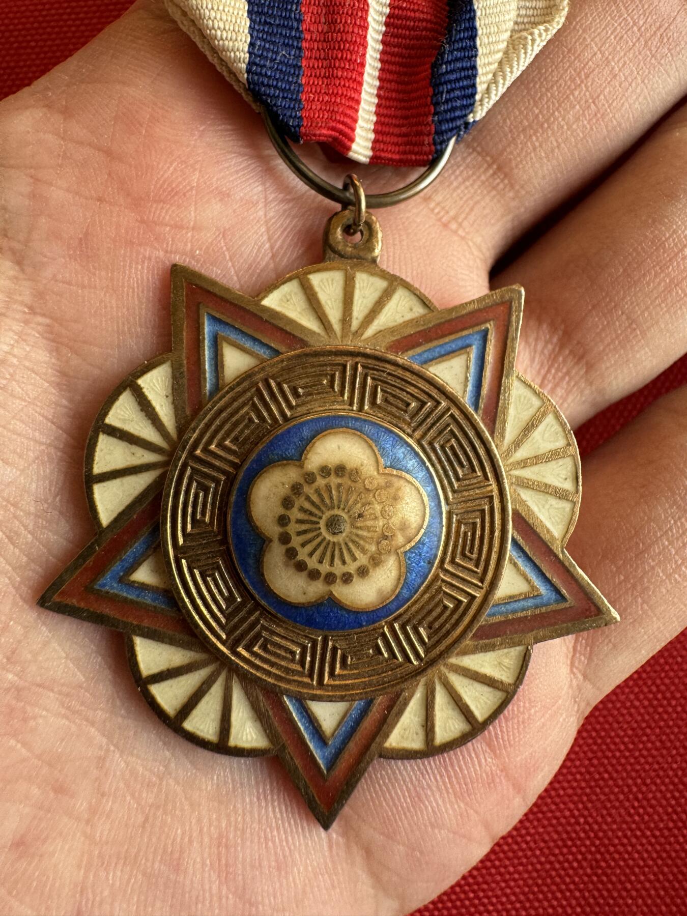 五哥徽章群   14号周日晚上八点4群联拍 银章