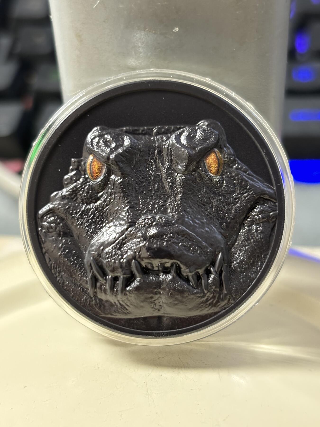 第186期拍卖 帕劳2023年夜间猎人系列凯门鳄曜石黑2盎司彩银币，9999银，发行量888枚