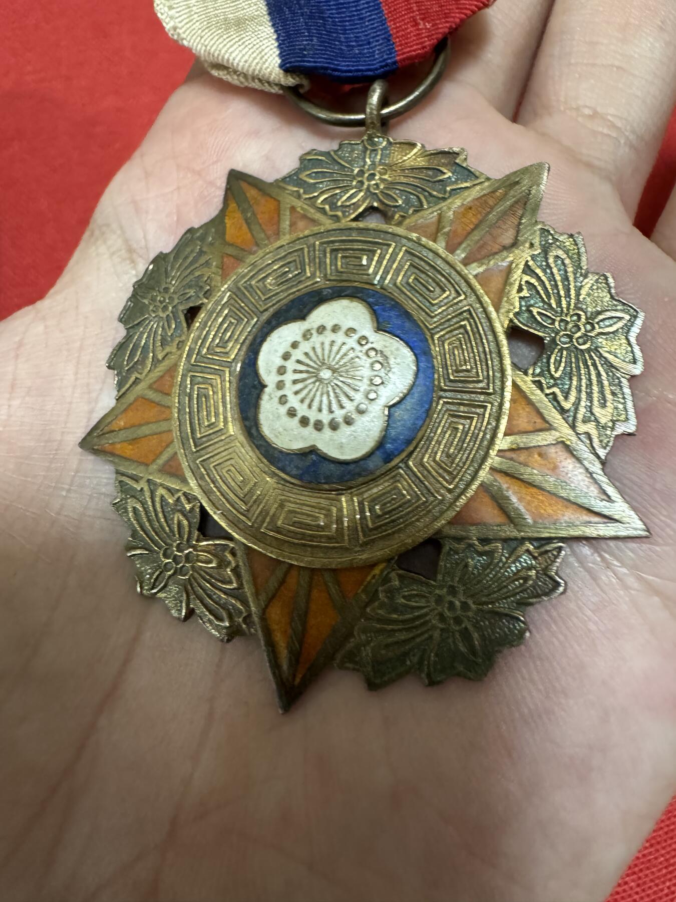 五哥徽章群   14号周日晚上八点4群联拍 银章