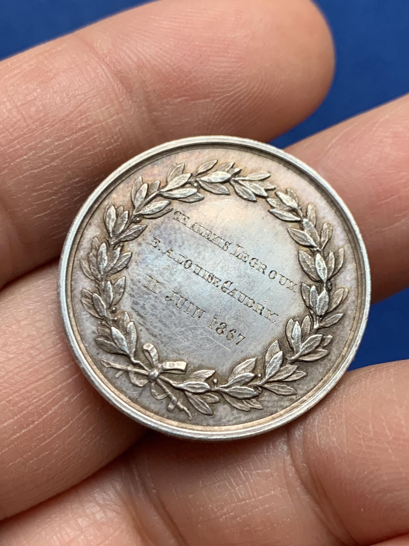 《竞宝斋》第447场 周日，周一，2场连拍 （全场包邮） 法国1867年婚礼银章 蜜蜂银标 10.18克 27.8mm 双面刻字