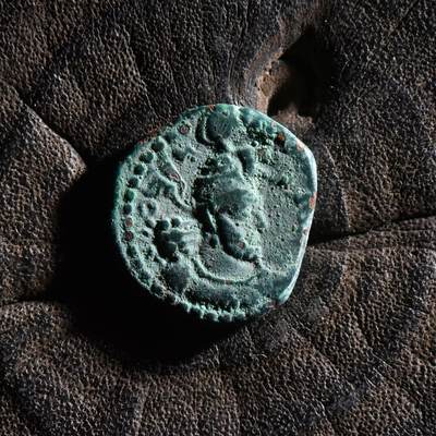 【良泉】【元旦直播场】1月1日晚19.30点开拍！208组西方古代钱币、日本朝鲜花钱 - 【藏家出品C】公元290-320年，萨珊帝国治下的贵霜沙，霍米兹德一世打制铜币，2.1克