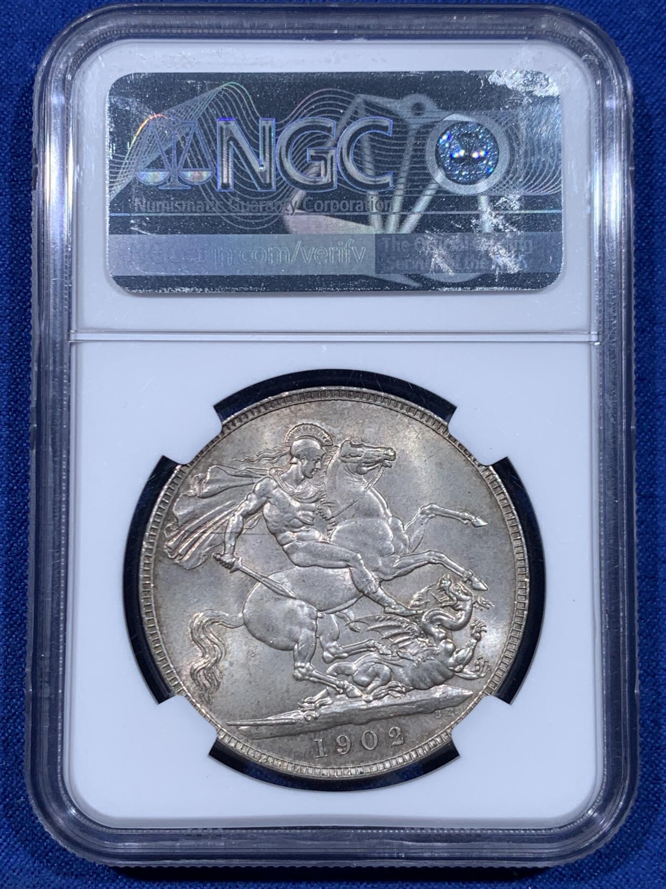 《竞宝斋》第447场 周日，周一，2场连拍 （全场包邮） NGC MS63+ 英国 1902年 爱德华七世 克朗 马剑银币 双面老包浆 打制深俊