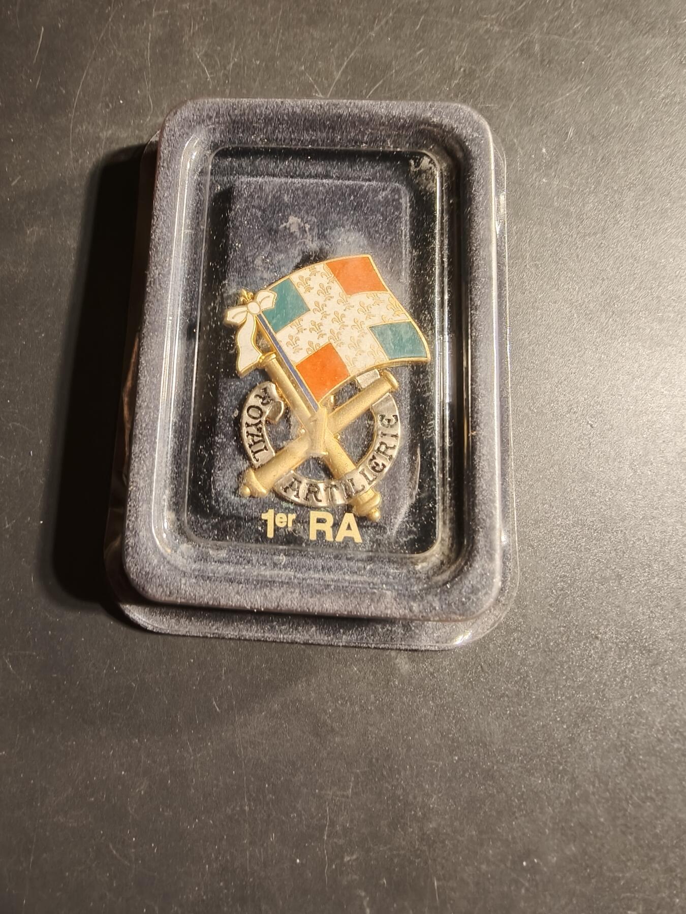 老王徽章第169期 法国第1炮兵团证章     原盒