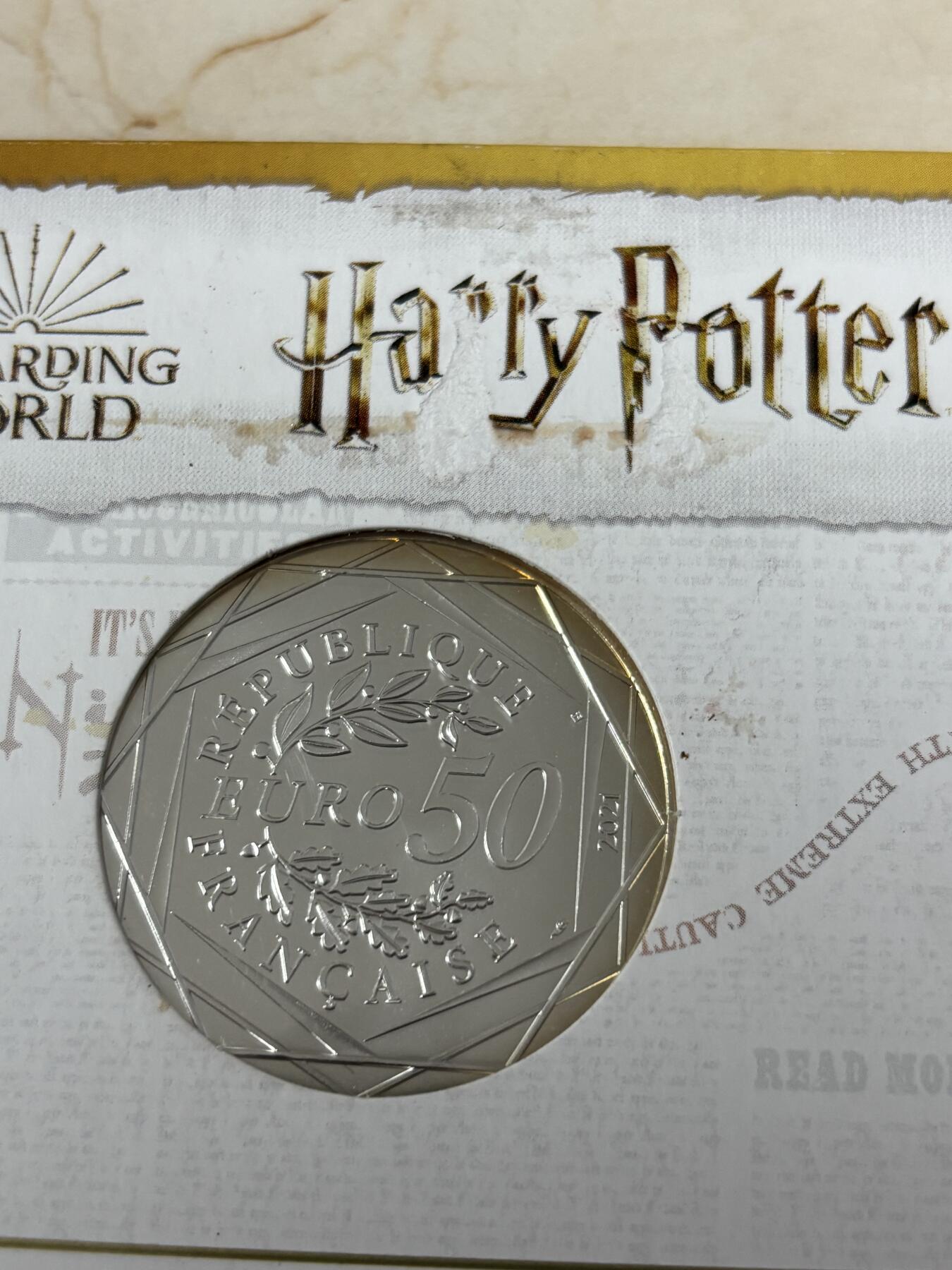 第186期拍卖 法国2021年哈利波特系列2组海德薇的信50欧彩银币原卡册，900银，41克