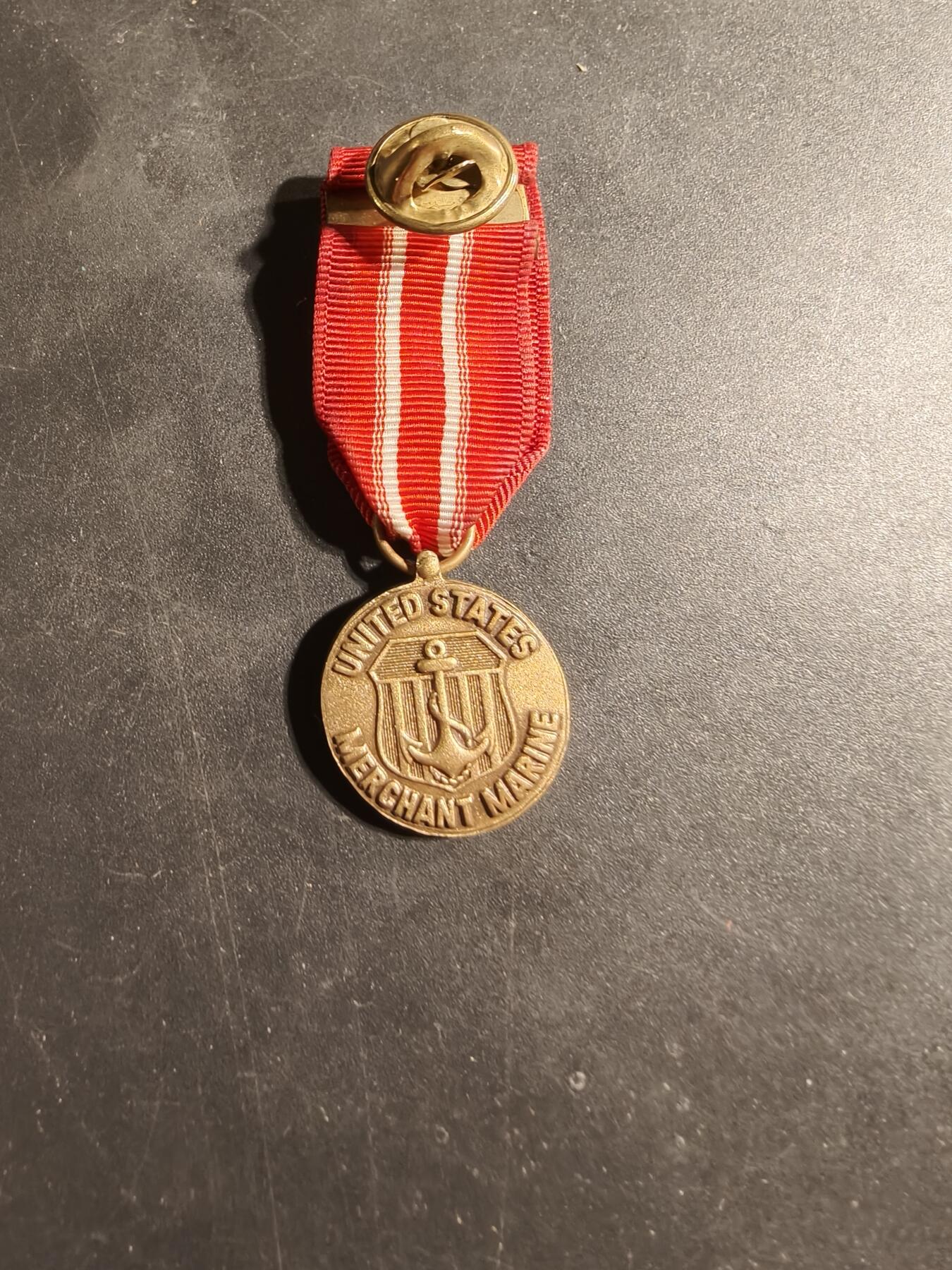 老王徽章第169期 美国二战海军商船队大西洋战区服役迷你章