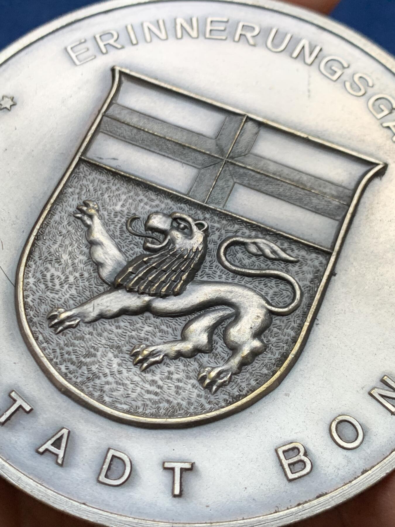 《竞宝斋》第447场 周日，周一，2场连拍 （全场包邮） 德国波恩市单面镀银大铜章，直径80.5mm，重量162.7g