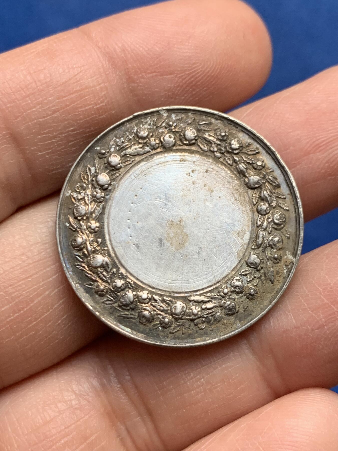 《竞宝斋》第447场 周日，周一，2场连拍 （全场包邮） 法国结婚银质纪念章 11.2克 29.8mm 早期无边铭 细节见图