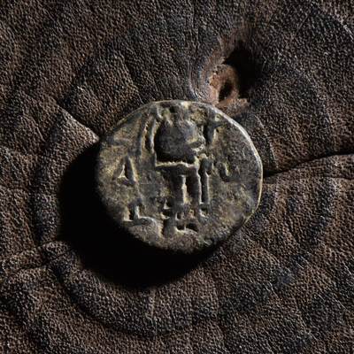 【良泉】【元旦直播场】1月1日晚19.30点开拍！208组西方古代钱币、日本朝鲜花钱 - 佛教的三大护法王——迦腻色伽一世，公元128-158年【古印度】贵霜王朝“娜娜女神”一德拉克马铜币，3.52克