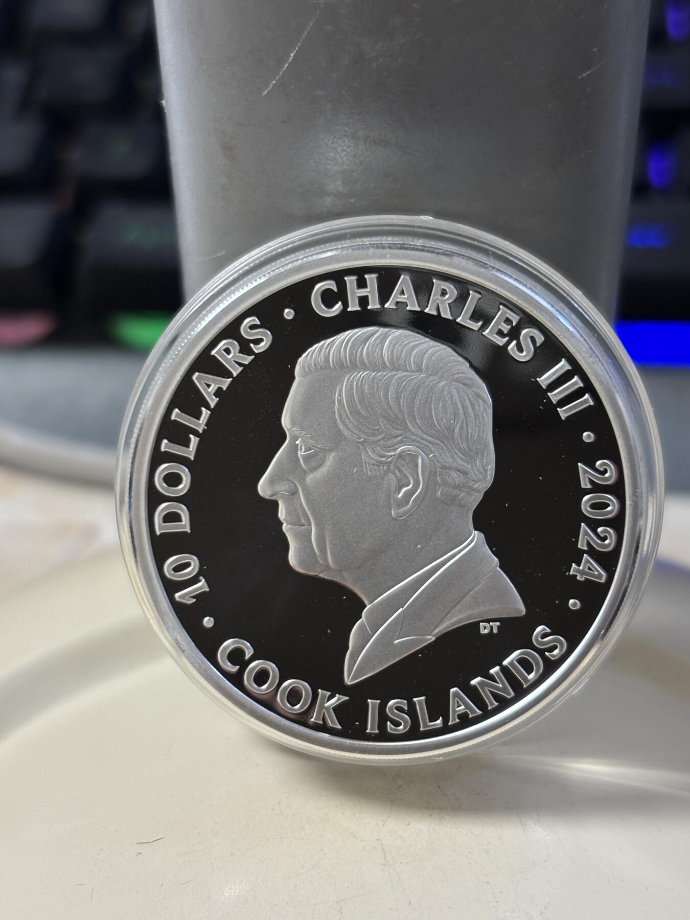 第186期拍卖 库克2024年K2高峰2盎司高浮雕彩色纪念银币,999银，发行999枚