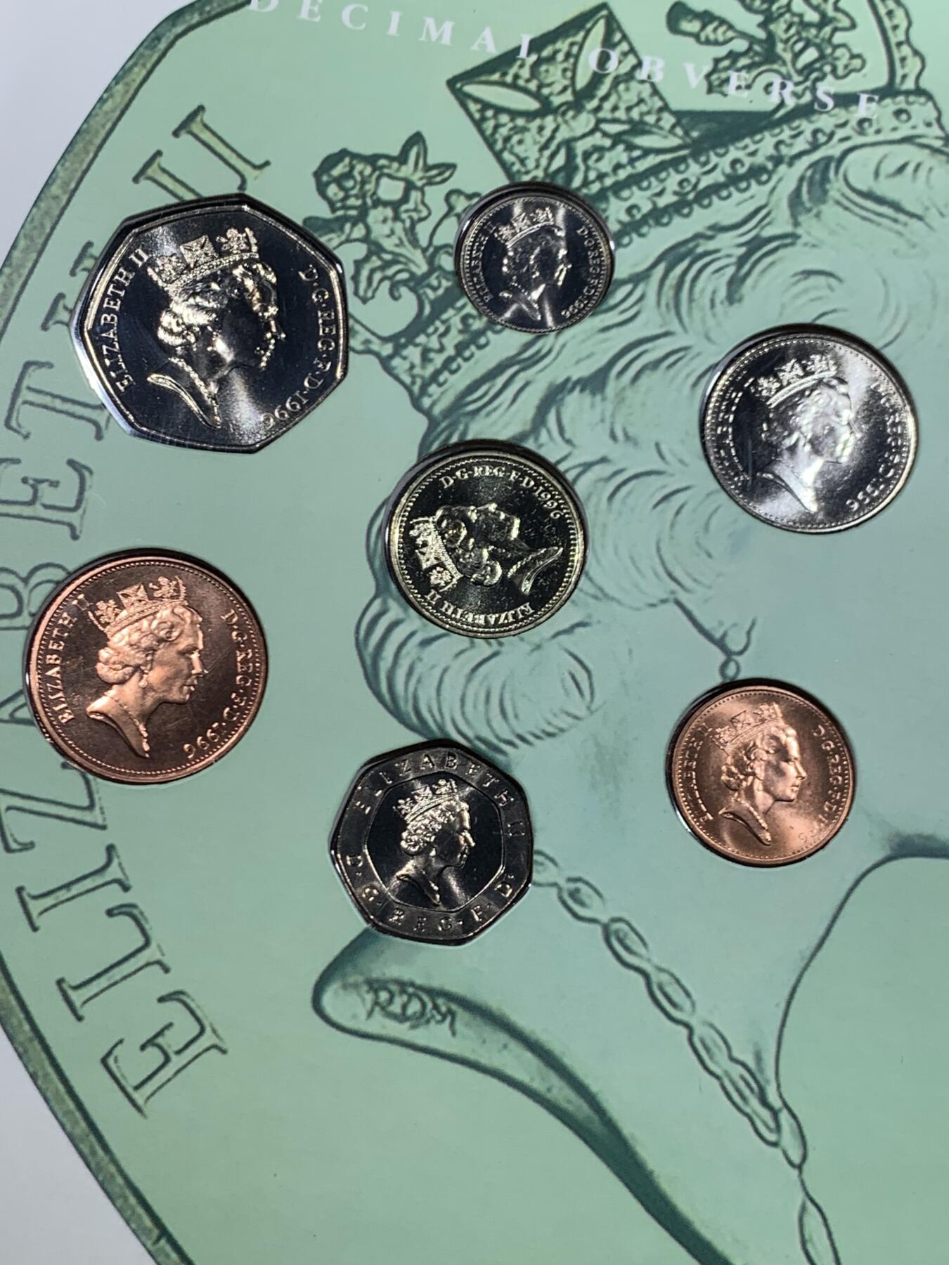 《竞宝斋》第447场 周日，周一，2场连拍 （全场包邮） 英国硬币套装 新旧版套币合集 附货币转换规则 改制前1套 改制后1套 少见套装