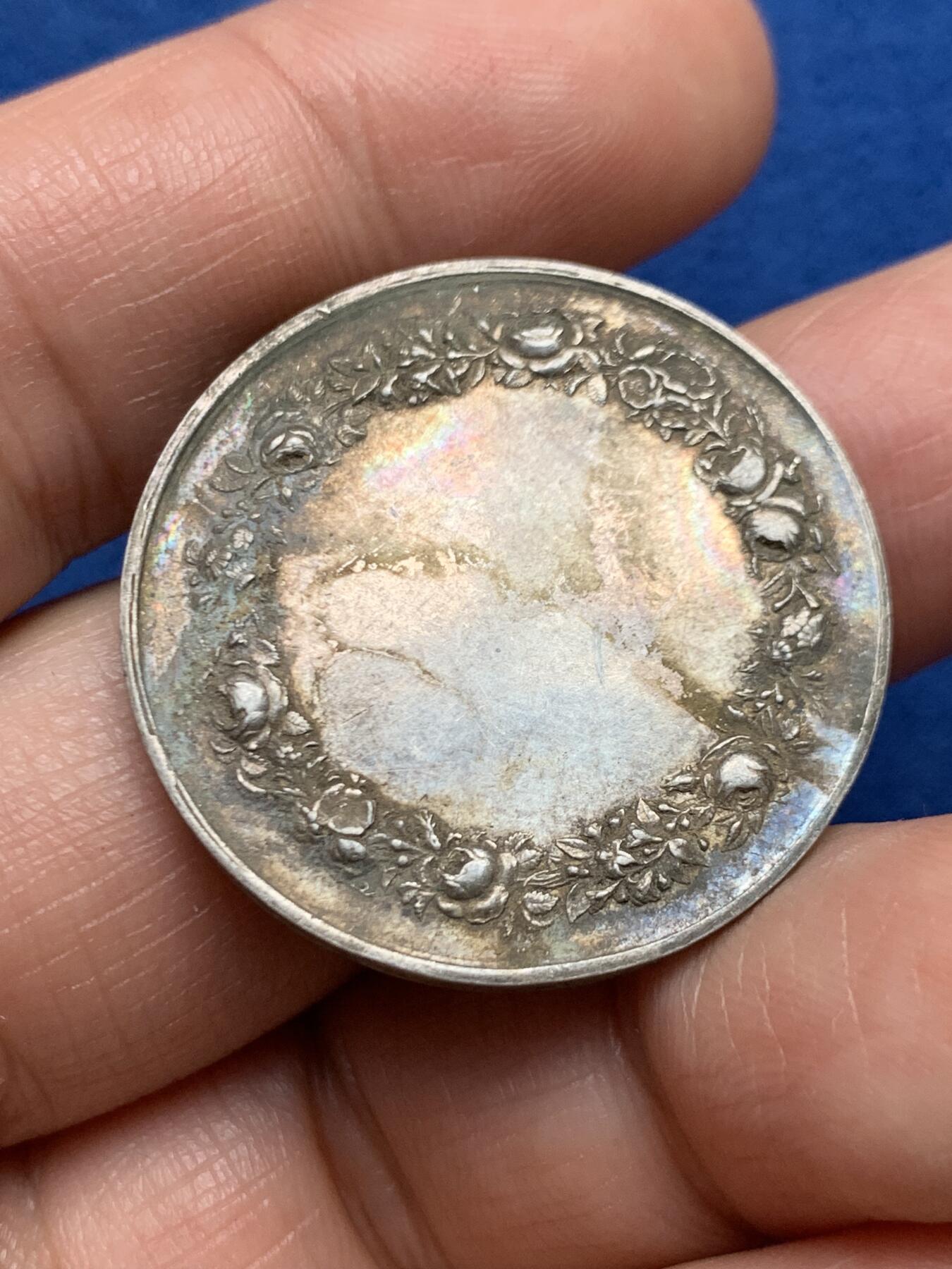 《竞宝斋》第447场 周日，周一，2场连拍 （全场包邮） 法国结婚纪念银章 背面无刻字 13.75克 31.5mm 丰饶角银标 细节见图