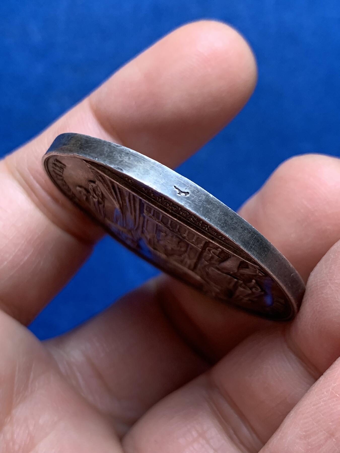 《竞宝斋》第447场 周日，周一，2场连拍 （全场包邮） 法国1833年婚礼银章 神灯边铭 32.2克 41.1mm 不多见的品种