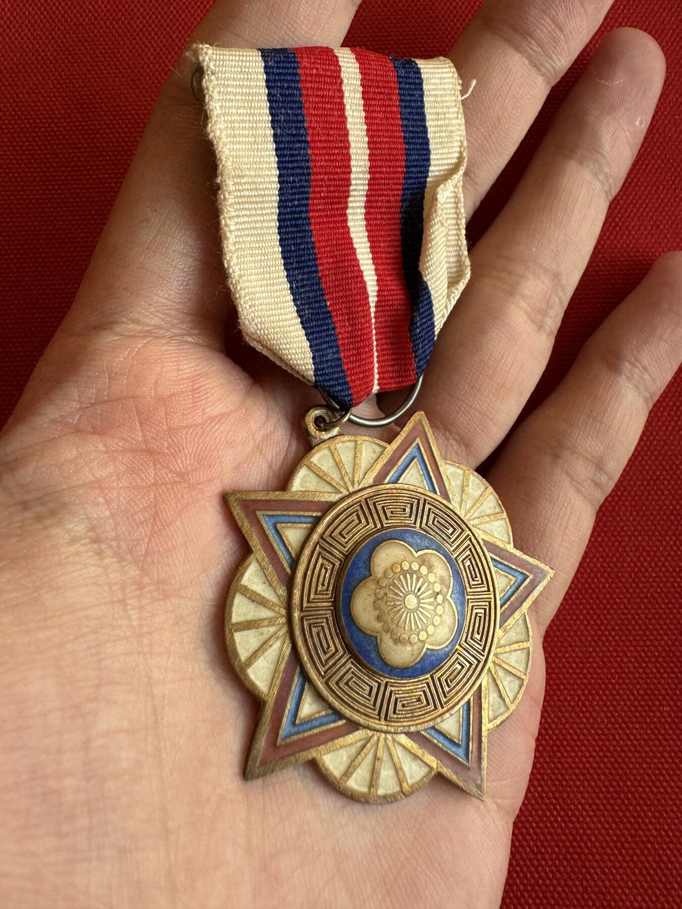 五哥徽章群   14号周日晚上八点4群联拍 银章