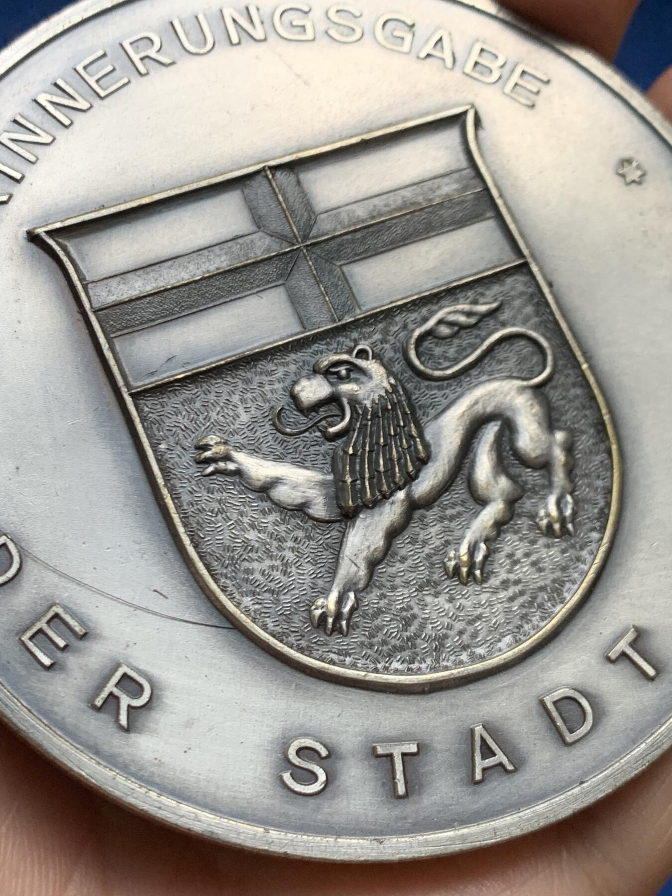 《竞宝斋》第447场 周日，周一，2场连拍 （全场包邮） 德国波恩市单面镀银大铜章，直径80.5mm，重量162.7g