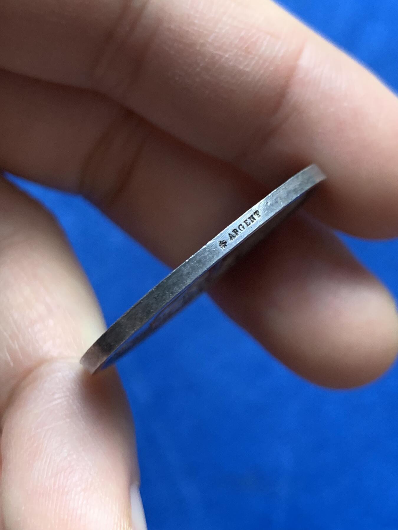 《竞宝斋》第447场 周日，周一，2场连拍 （全场包邮） 法兰西建筑师中央协会银代币 蜜蜂银标 12.3克 33.1mm