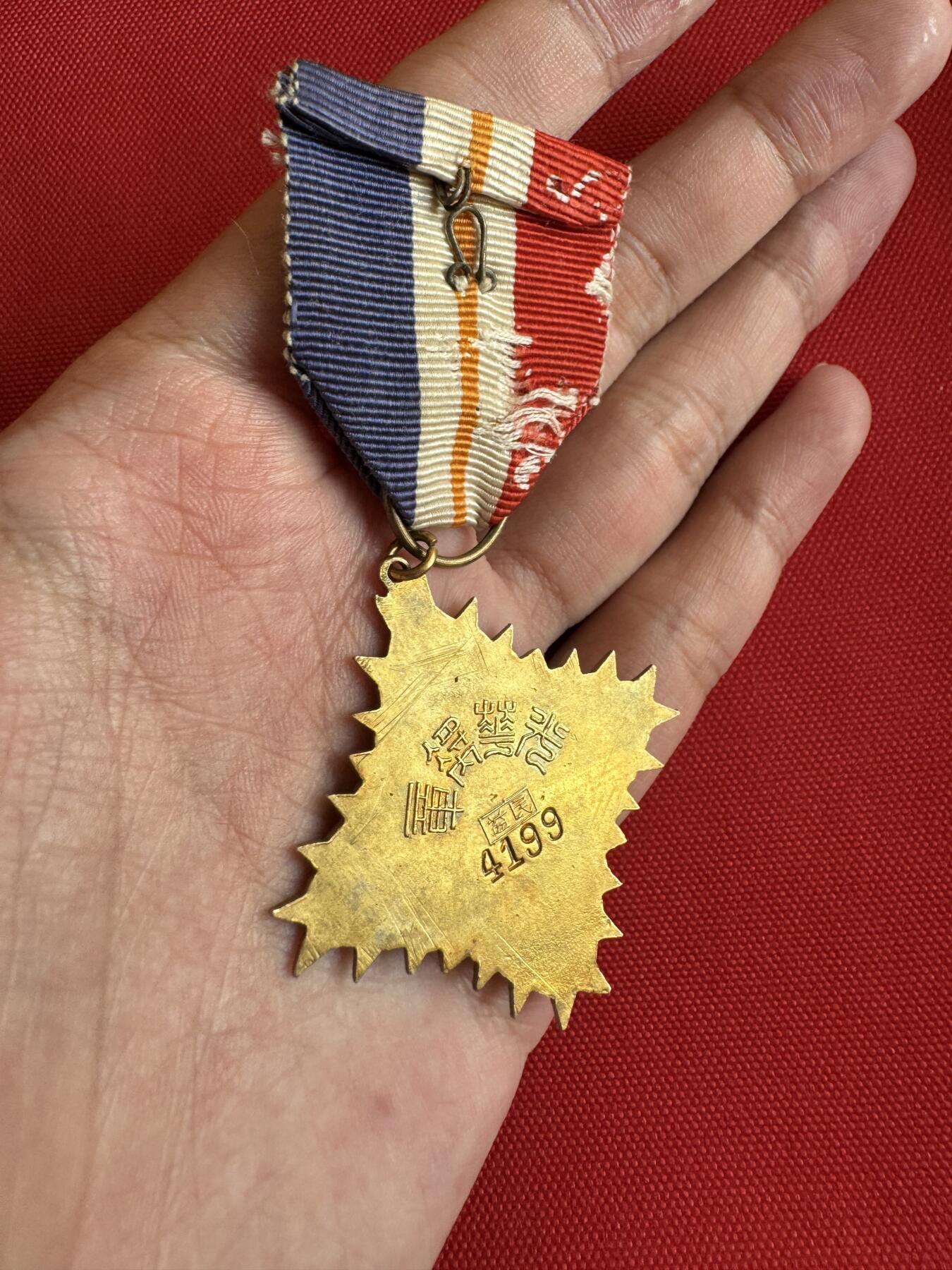 五哥徽章群   14号周日晚上八点4群联拍 银章