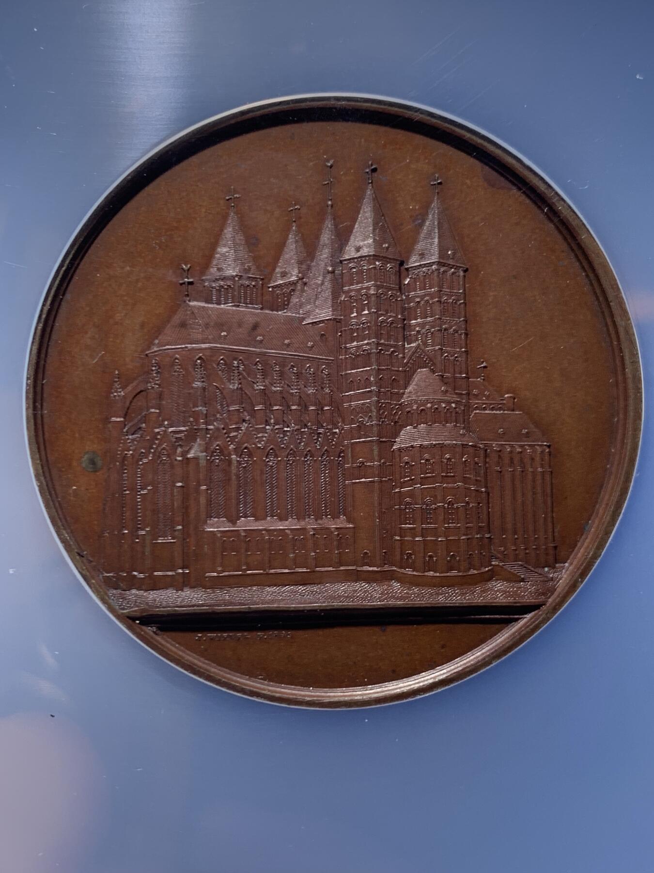 《竞宝斋》第447场 周日，周一，2场连拍 （全场包邮） NGC MS64BN 超高分 比利时图尔奈圣母大教堂铜章，加大盒装。