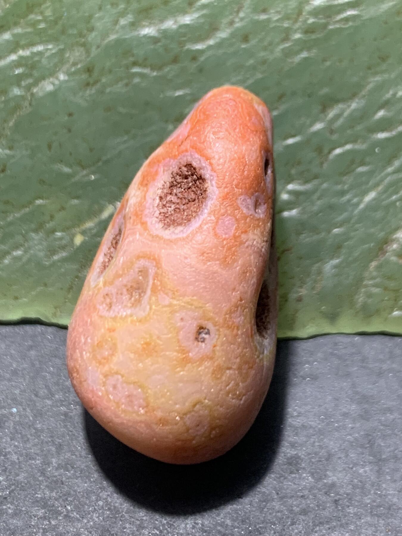 精美水冲籽川料天眼纹南红玛瑙原石一颗，