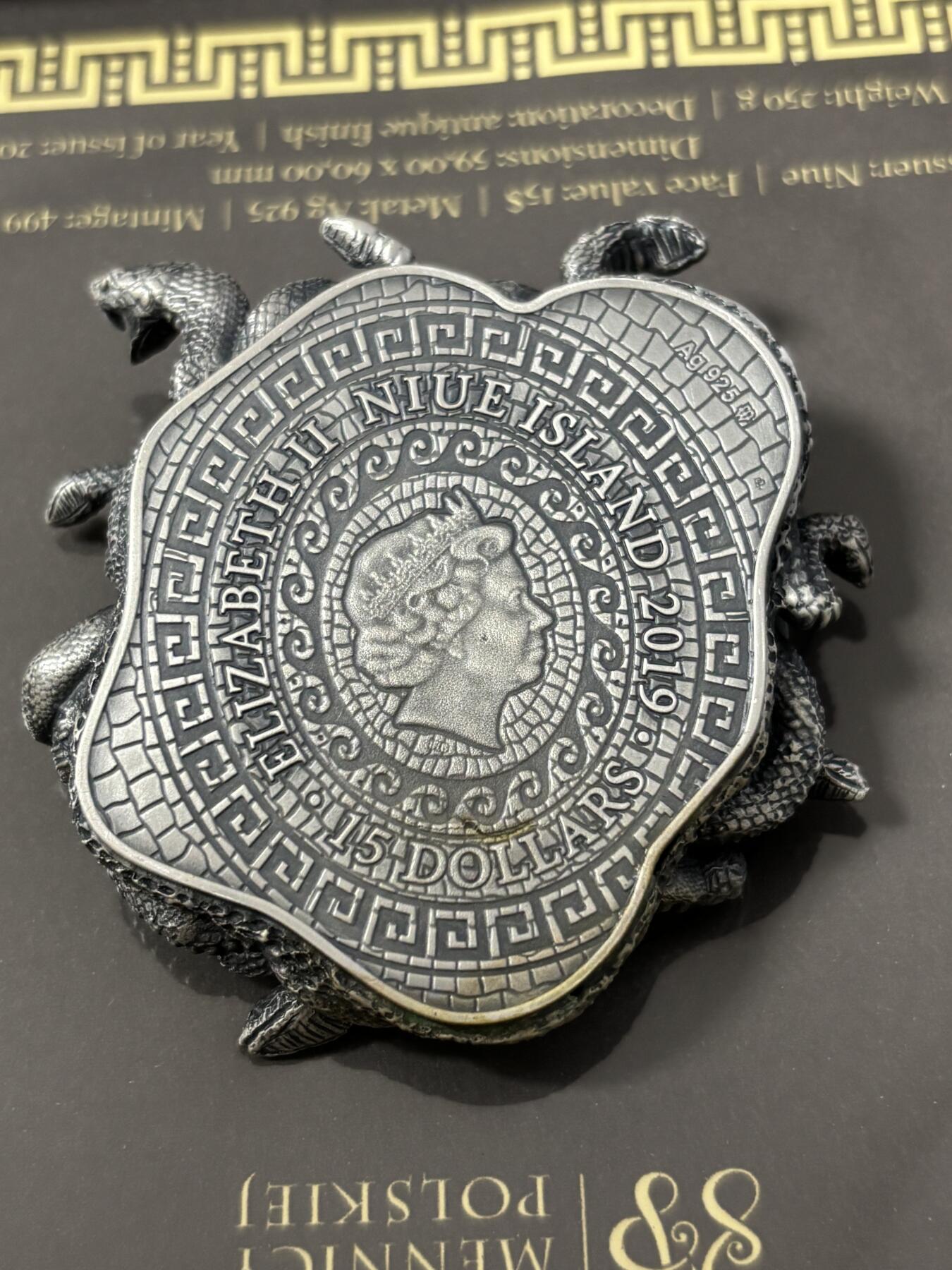 第186期拍卖 纽埃2019年蛇发女妖美杜莎250克异形高浮雕银币，999银，发行499枚