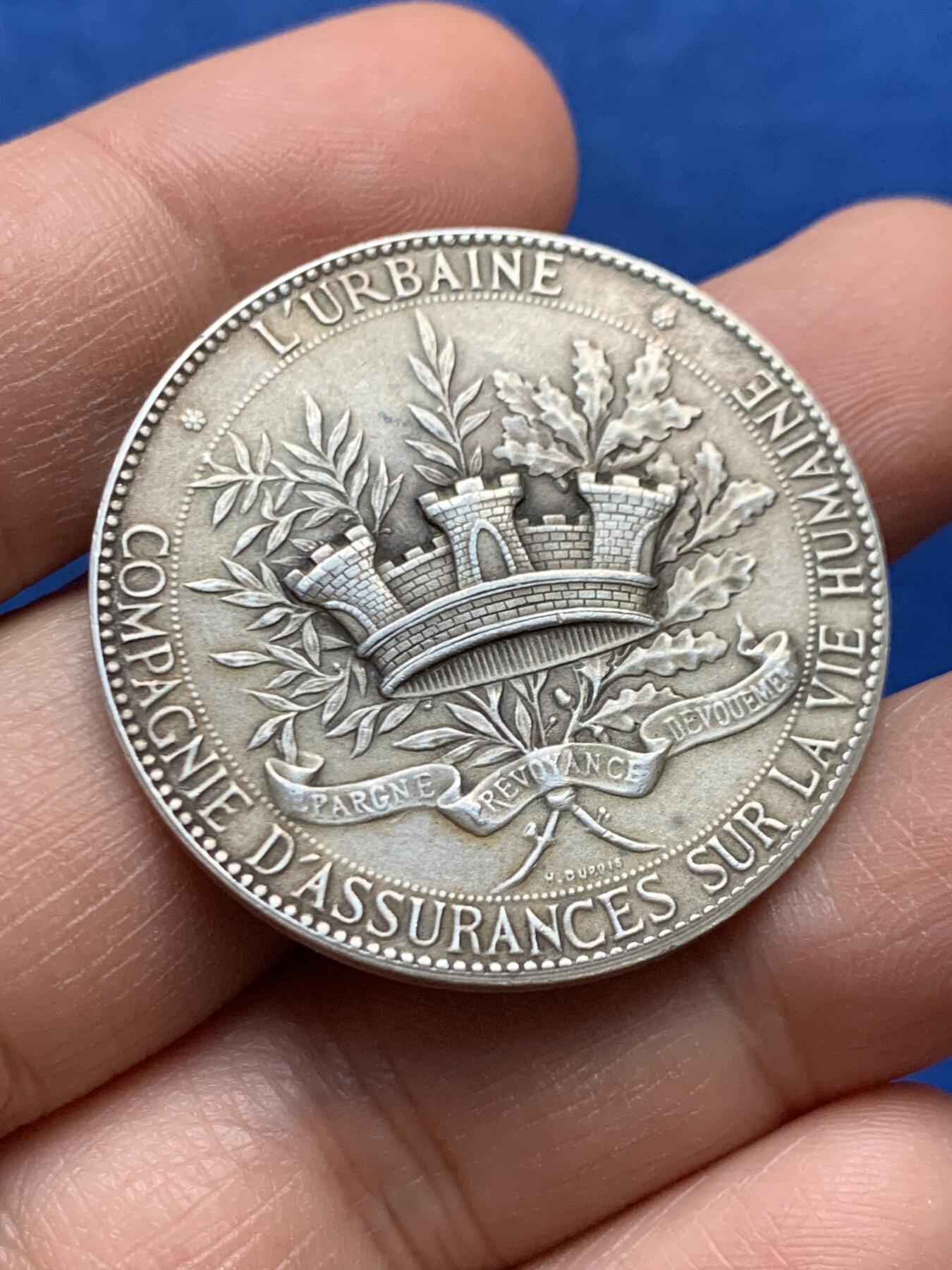 《竞宝斋》第447场 周日，周一，2场连拍 （全场包邮） 法国19世纪城市人寿保险公司纪念银章，城堡王冠图，丰饶角1AR边铭，20.8克，36.2mm