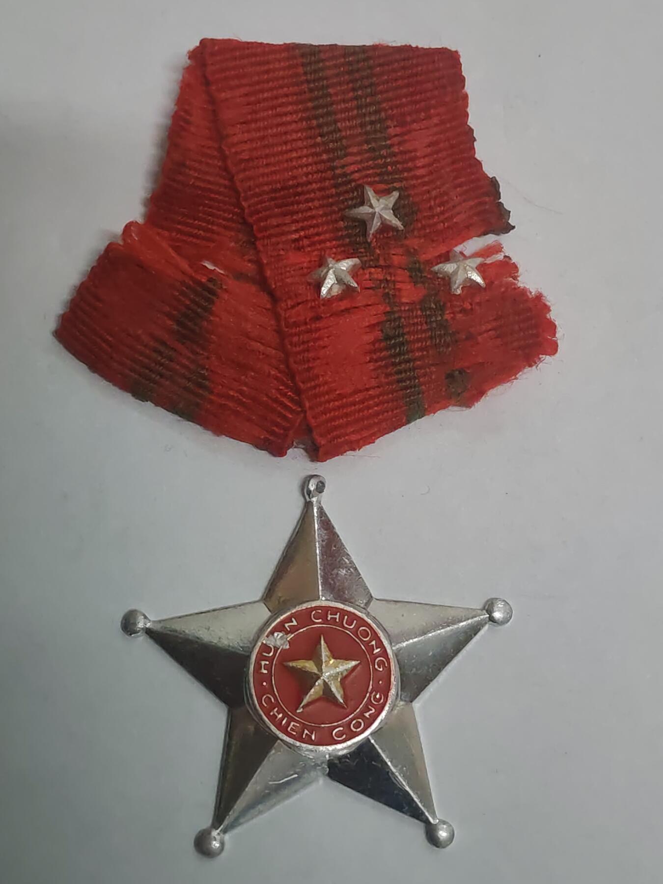 韵星假日拍卖第三十二期 -- Rimey Holidays Auction 32 越南社会主义共和国一级战功勋章