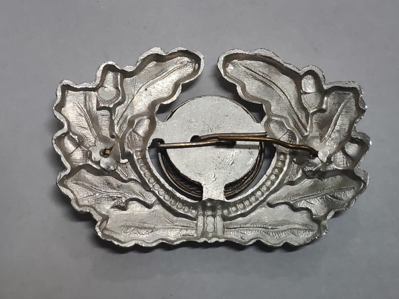 韵星假日拍卖第三十二期 -- Rimey Holidays Auction 32 民主德国军官帽徽