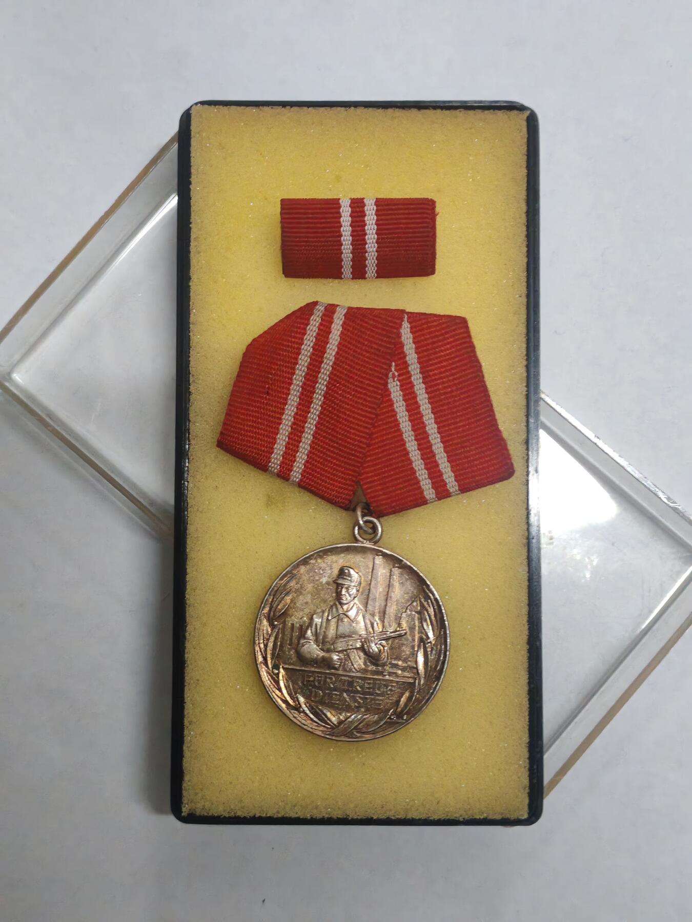 韵星假日拍卖第三十二期 -- Rimey Holidays Auction 32 民主德国银级工战队忠诚服务奖章带原盒略