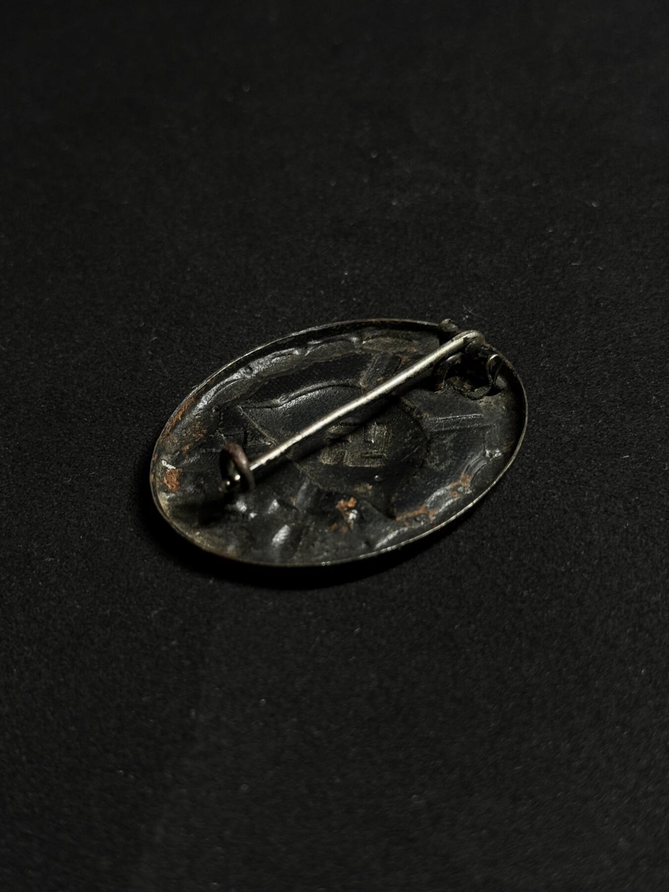 欢庆元旦！戎马世界章牌大赏第109期元旦大拍 铭记历史，珍爱和平！德国二战黑色战伤奖章，漆面有损