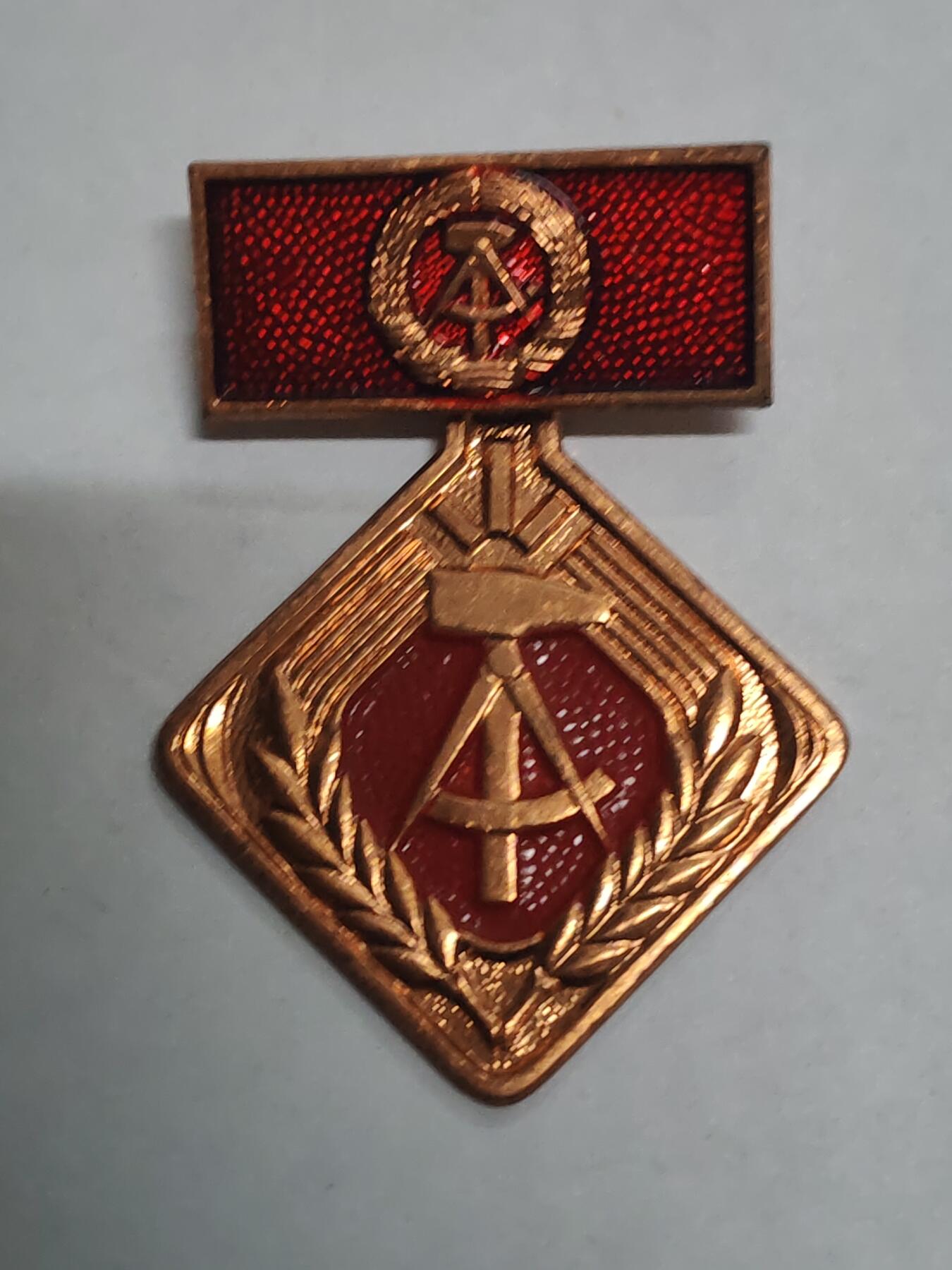 韵星假日拍卖第三十二期 -- Rimey Holidays Auction 32 民主德国个人劳动模范奖章