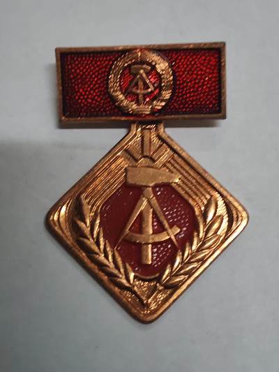 韵星假日拍卖第三十二期 -- Rimey Holidays Auction 32 - 民主德国个人劳动模范奖章