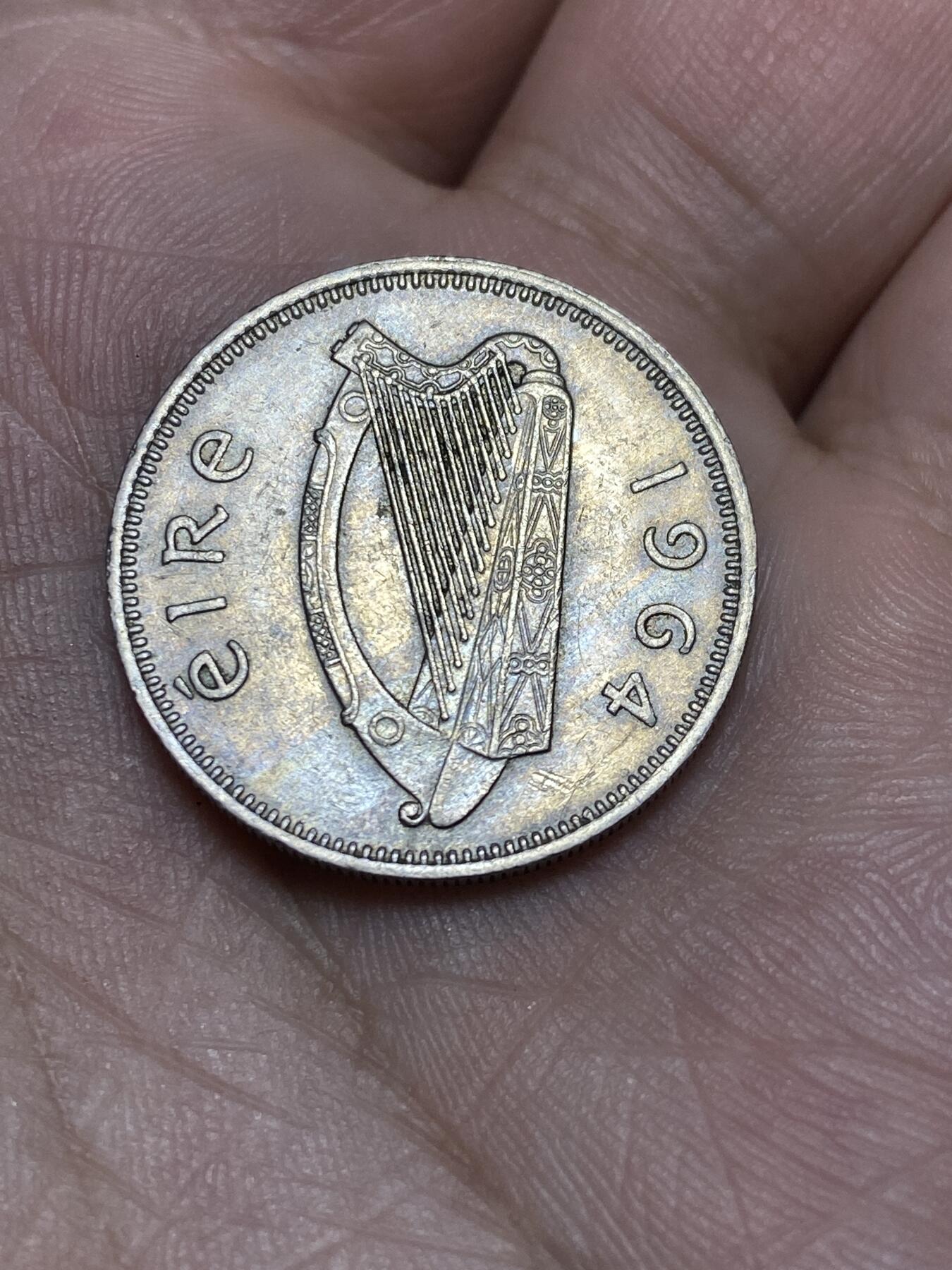 2025年第一百三十六场(总第一百六十二场）外国好品纸夹散币场(免佣金) 爱尔兰🇮🇪1964年1先令(共和国时期第一套第二版)