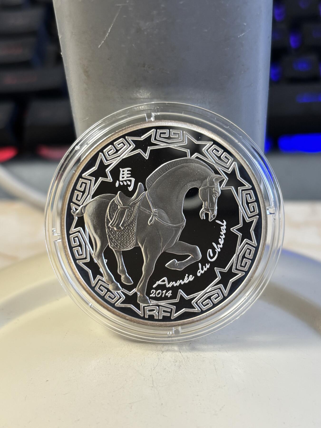 第186期拍卖 法国2014年中国生肖系列9马年精制10欧纪念银币，900银，22.2克，发行10000枚，有氧化