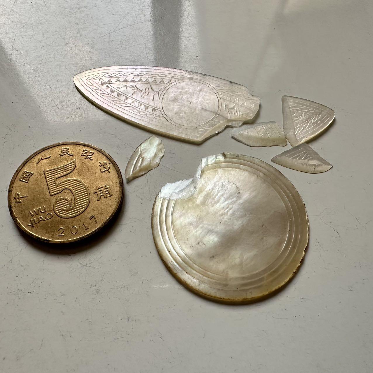 🌹外币初藏🌹🐯2025年第141场  每周二四六晚8️⃣点 接代拍 欧洲早期贝母筹码2枚 运输中损毁 手巧的可自行修复