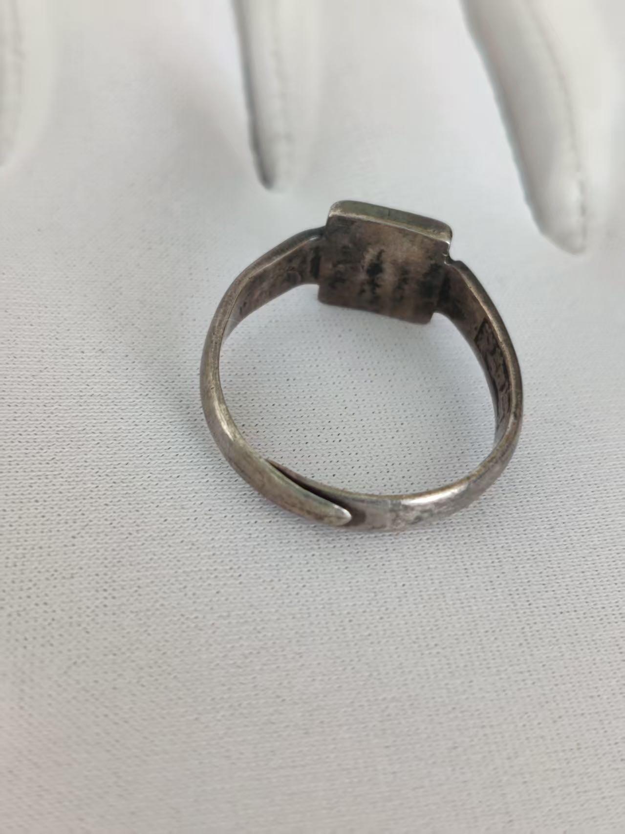 【第叁場】近代勋奖章徽章服饰杂项专场 民国黄埔军校校训银戒指