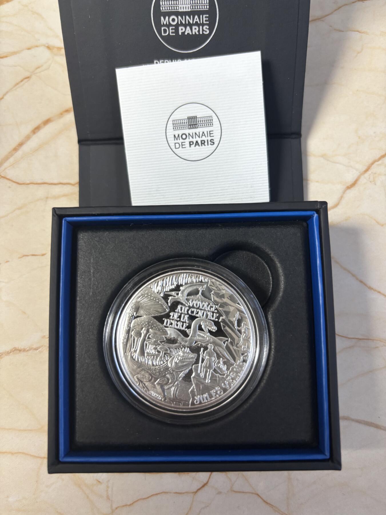 第186期拍卖 法国2025年儒勒凡尔纳120周年地心游记10欧元纪念银币，999银，22.2克，发行2500枚